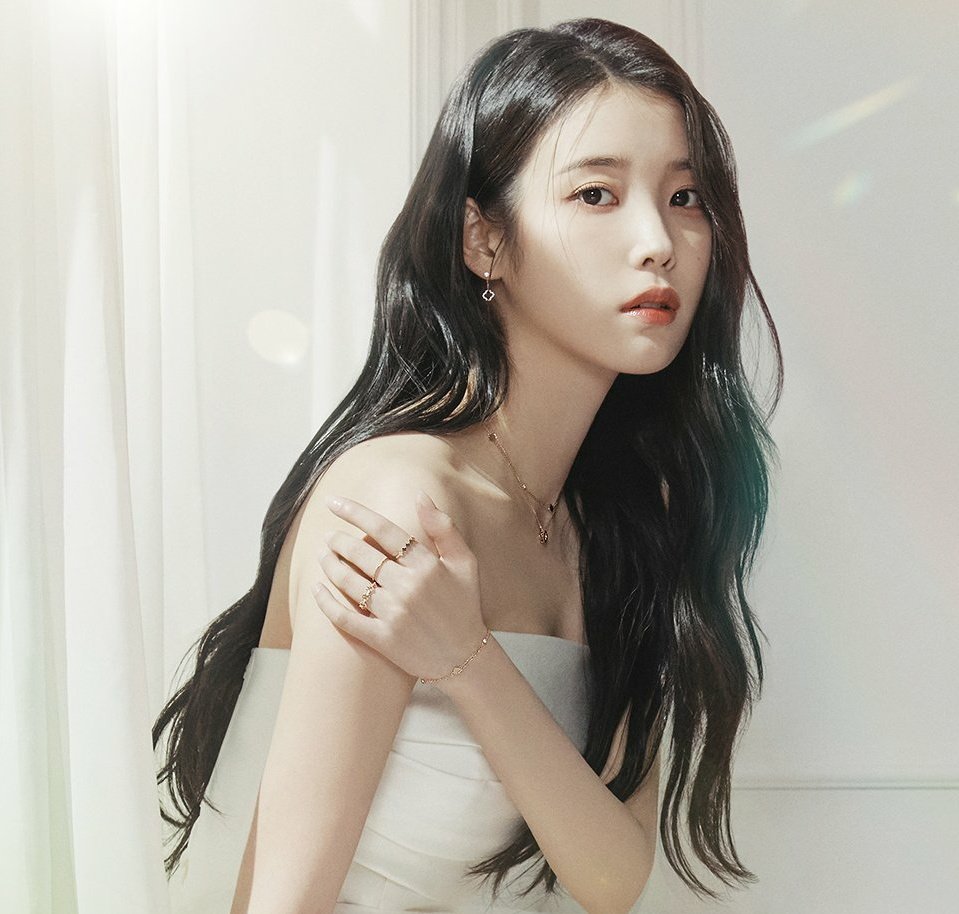 IU public/images/actor/images/IU-6624.jpeg