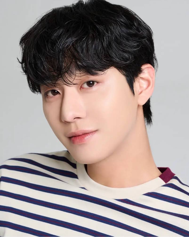 public/images/actor/profilePic/Ahn-Hyo-Seop-6543.jpeg